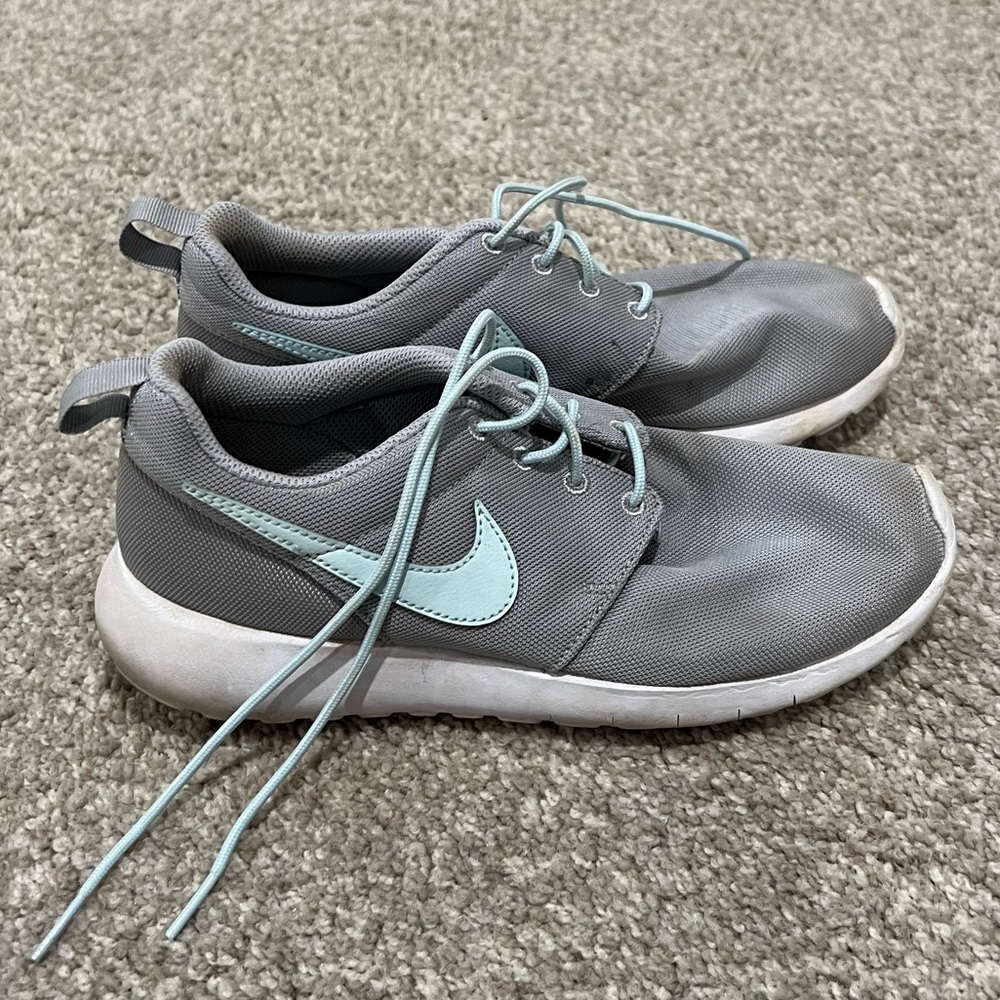 Nike grey sneakers